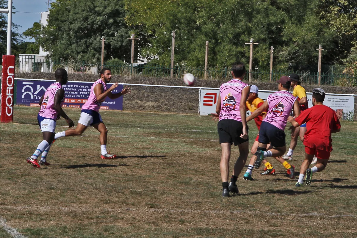 Rencontre de rugby à toucher entre bénéficiaires du dispositif No Borders