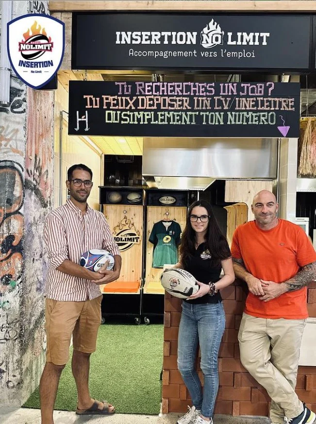 Le stand Insertion No Limit aux Halles de la Cartoucherie, où l'équipe reçoit sans rendez-vous